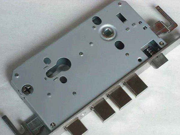 新源24小时上门开锁公司