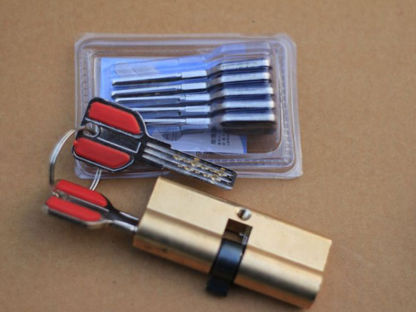 新源24小时上门开锁公司